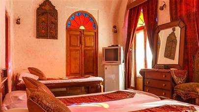 اتاق سه تخته هتل باغ مرشد یزد اتاق سه تخته هتل باغ مرشد یزد